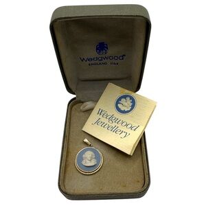 Wedgwood Jasperware Cameo Pendant – Original Box & Leaflet